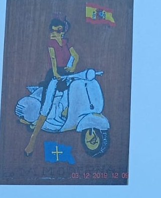 Chica en Vespa