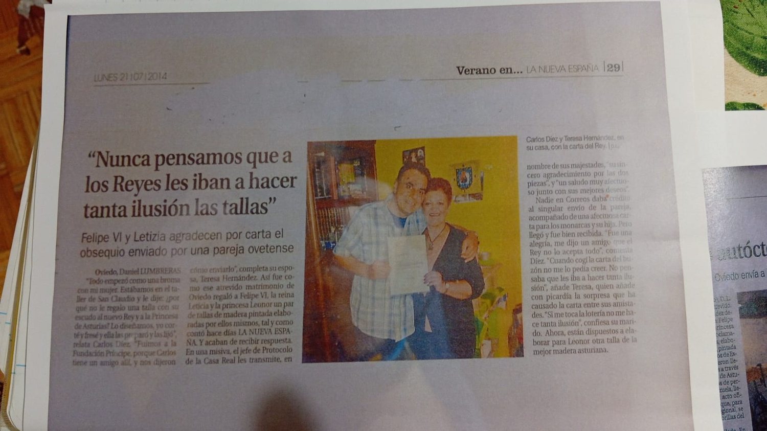 Recorte de La Nueva España (2014): los Reyes agradecen las tallas